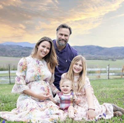 David Lemanowicz and Jill Wagner, Lija (daughter of David and his ex-wife), ArmyGray, and Daisy Roberta in her belly